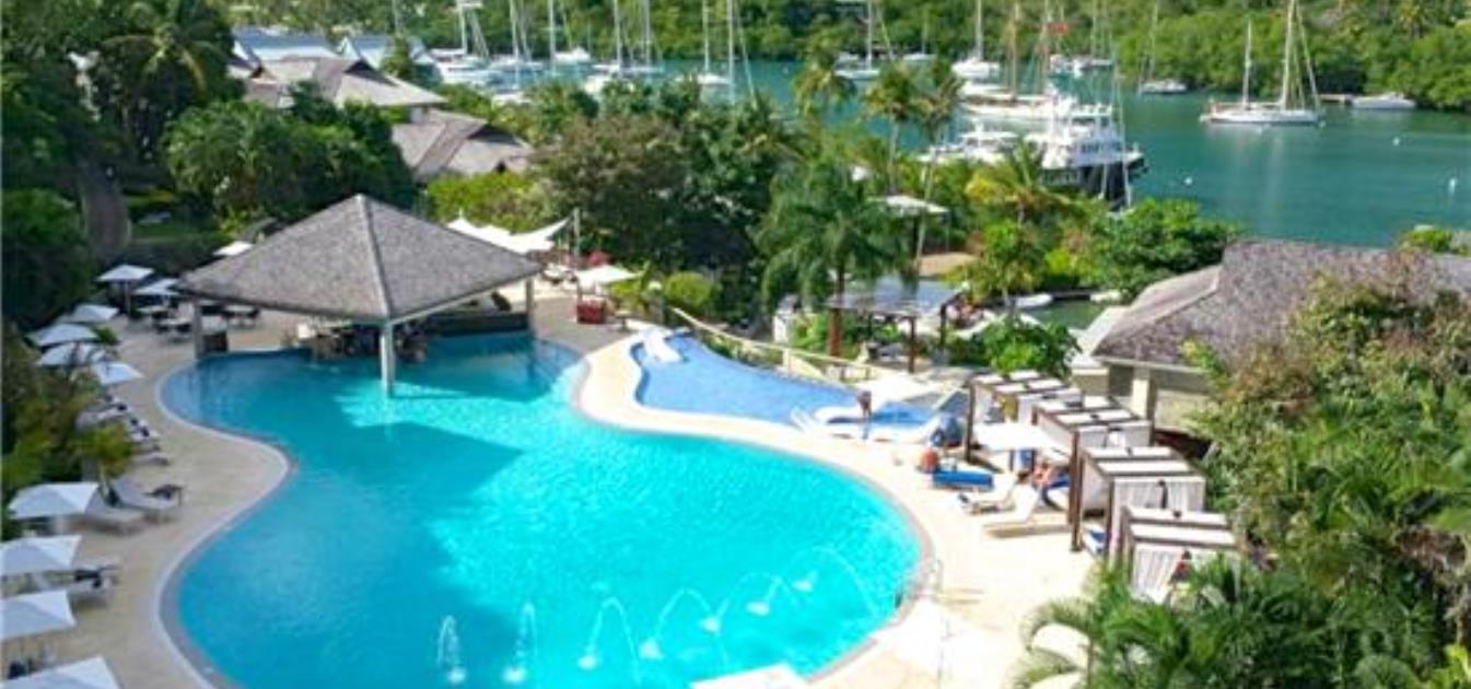 Marigot Bay Front Balcony Apartment 4F