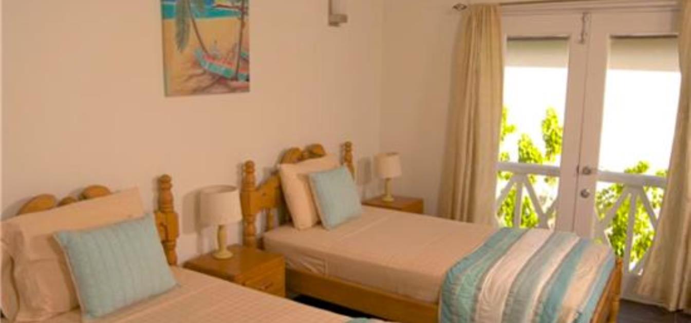 Marigot Bay Front Balcony Apartment 4F