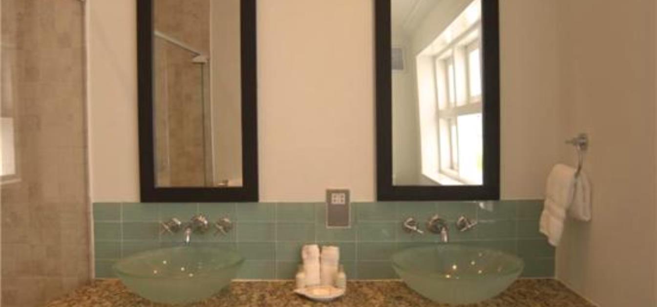 Marigot Bay Front Balcony Apartment 4F