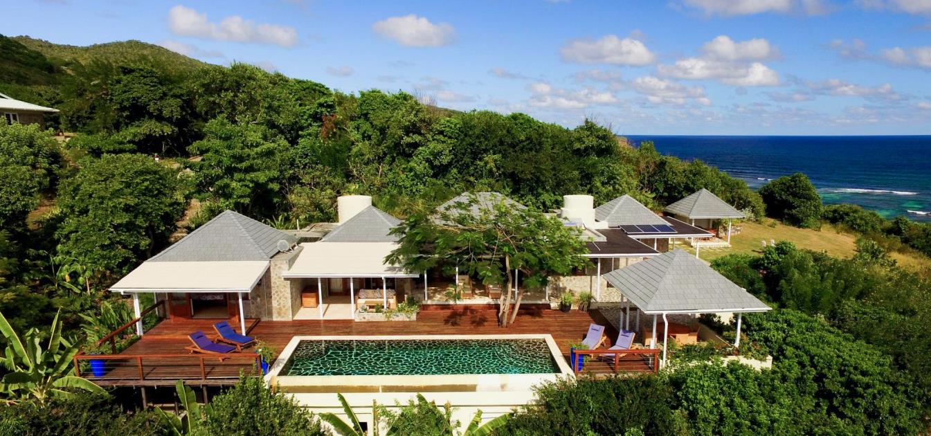 Crescent Villa with Caretakers Cottage