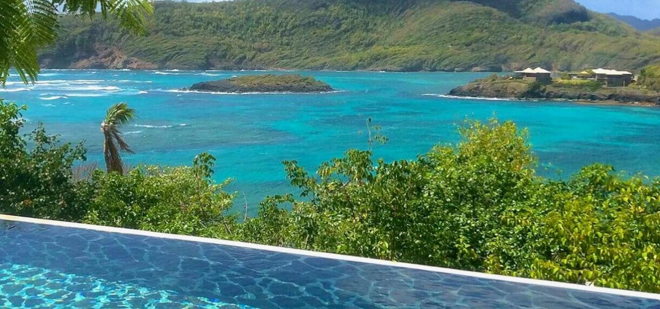 Crescent Villa with Caretakers Cottage