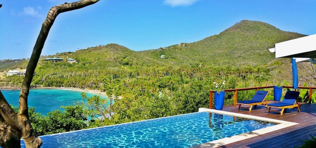 Crescent Villa with Caretakers Cottage