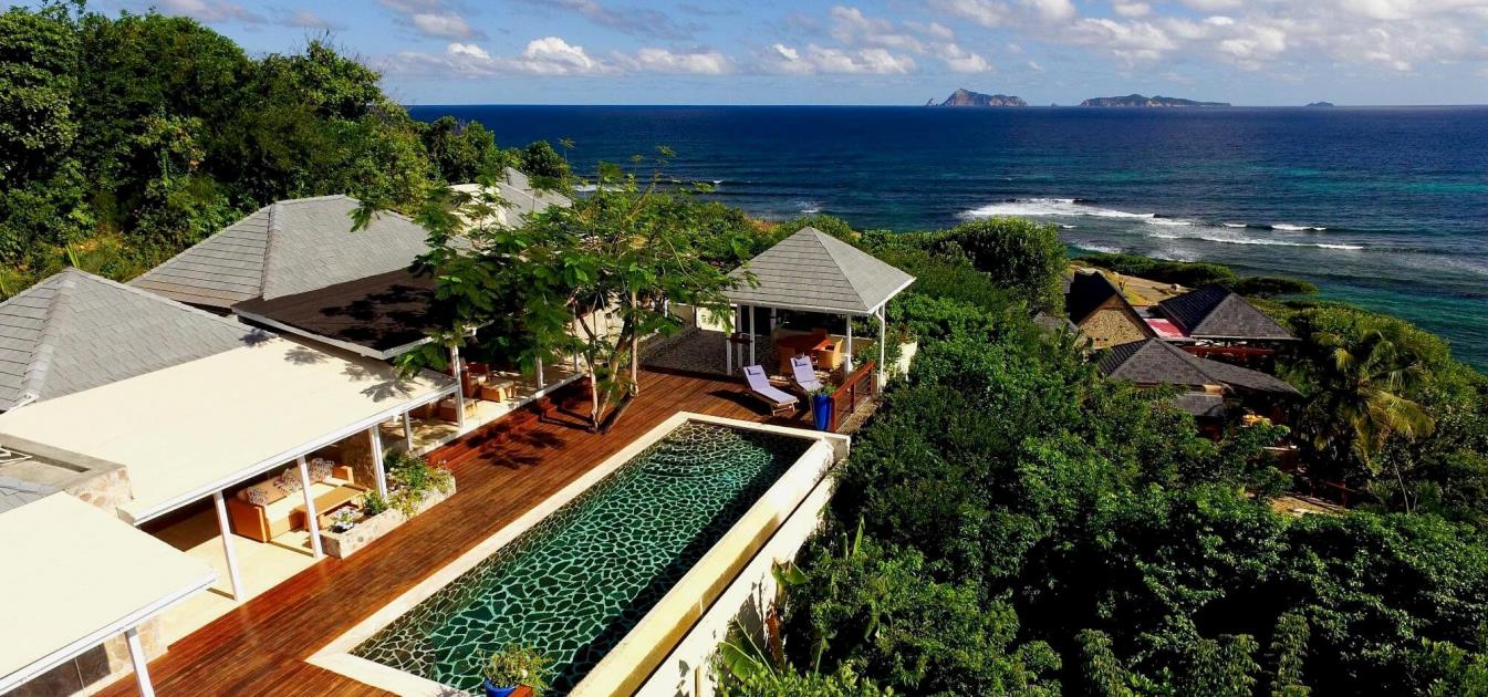 Crescent Villa with Caretakers Cottage