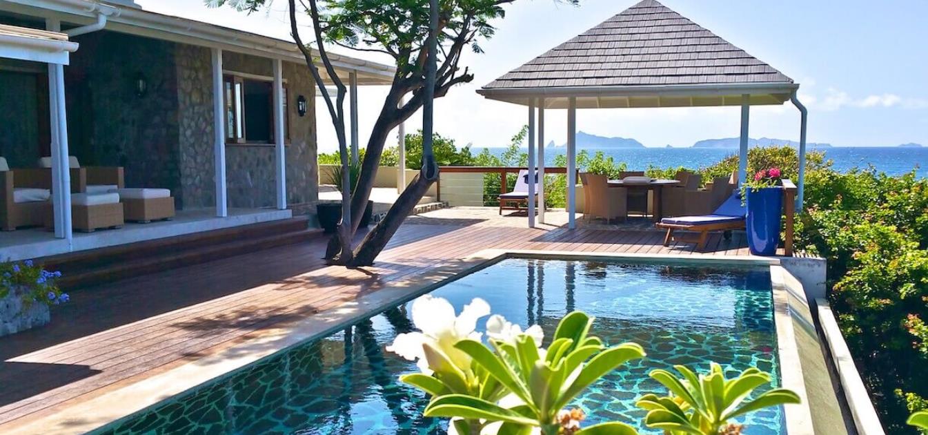 Crescent Villa with Caretakers Cottage