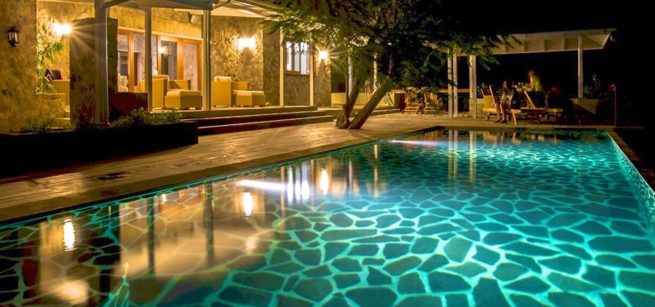 Crescent Villa with Caretakers Cottage