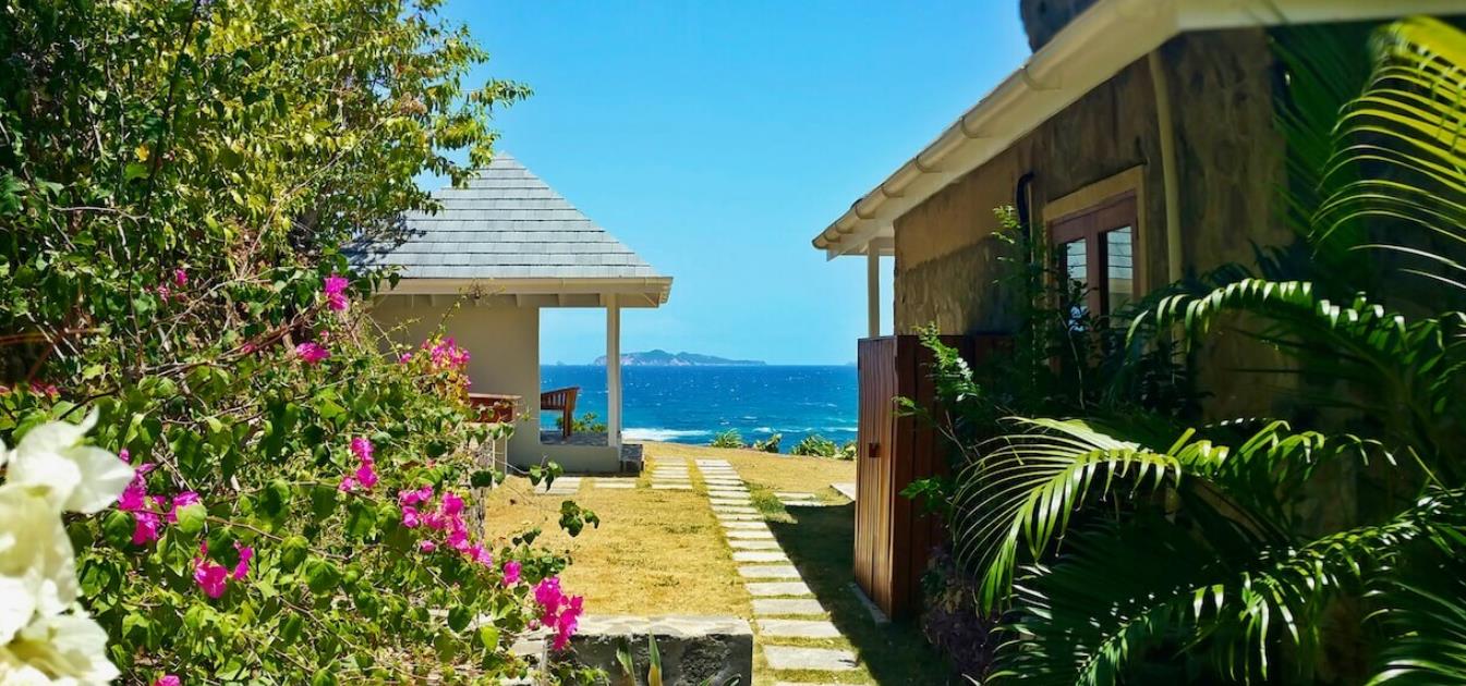 Crescent Villa with Caretakers Cottage