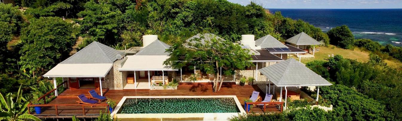 Crescent Villa with Caretakers Cottage