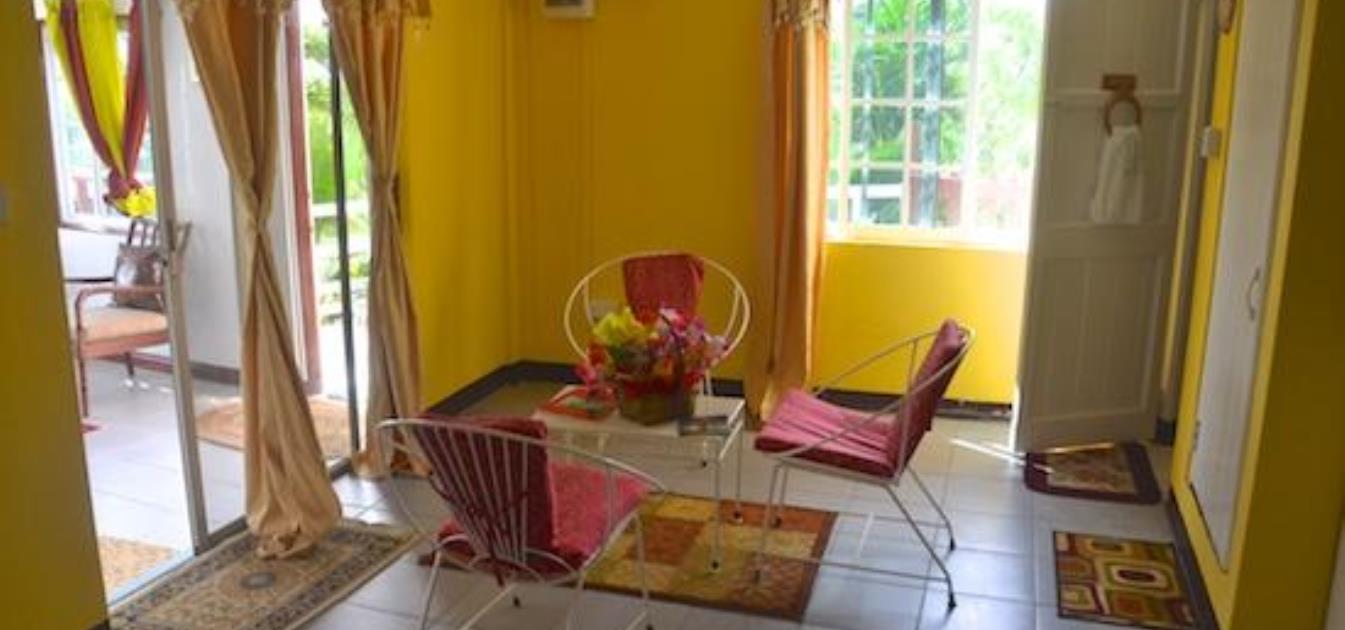 vacation-rentals/st-vincent-and-the-grenadines/bequia/port-elizabeth/cinnamon-houze