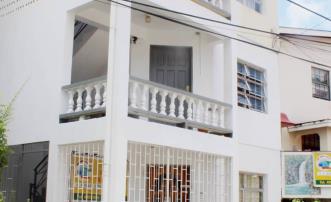 McQueens Carenege Apt for 4