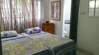 McQueens Carenege Apt for 4