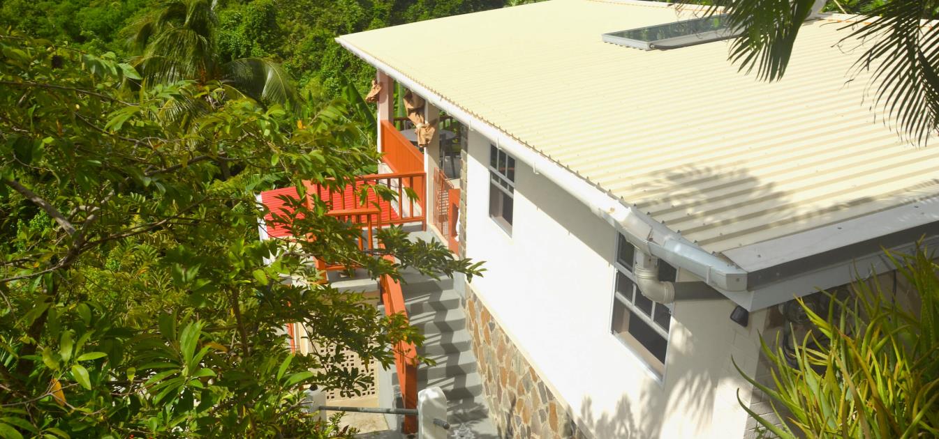 vacation-rentals/st-vincent-and-the-grenadines/bequia/friendship-bay/molly's-ocean-view-house