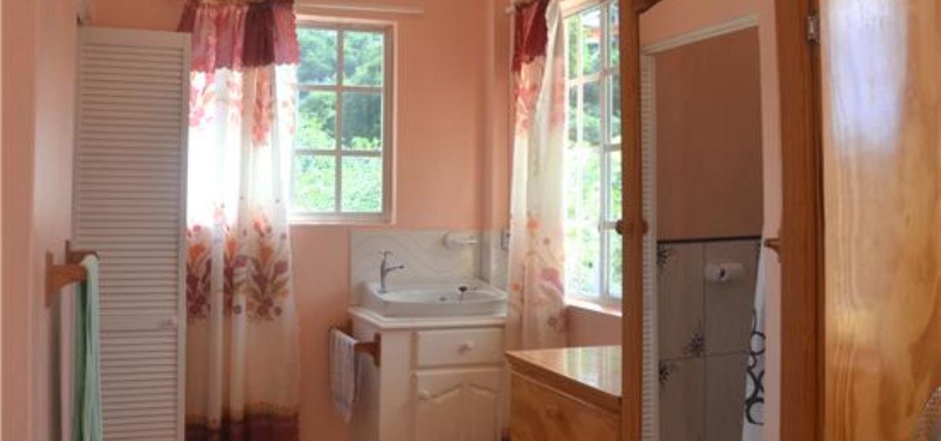 vacation-rentals/st-vincent-and-the-grenadines/bequia/port-elizabeth/park-view-apartment-lower