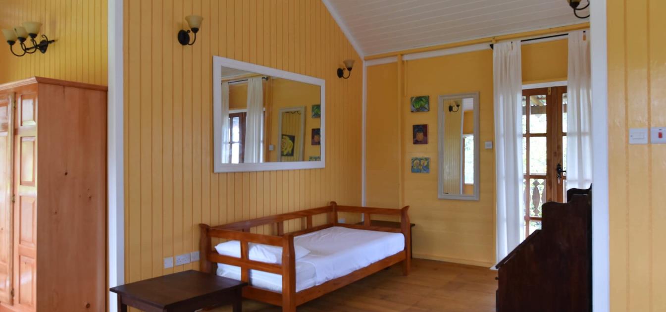 vacation-rentals/grenada/grenada-island/victoria/mount-edgecombe-plantation-nutmeg-room-1