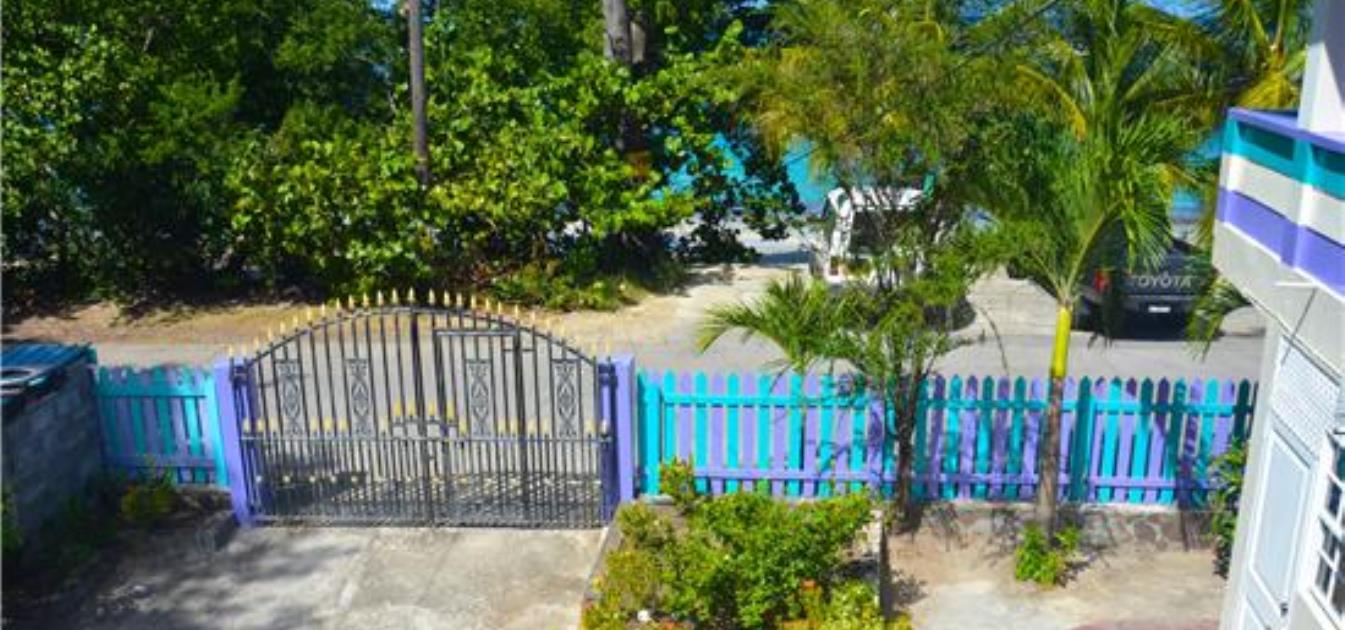 vacation-rentals/st-vincent-and-the-grenadines/bequia/lower-bay/keegan's-guest-room-coral-beach