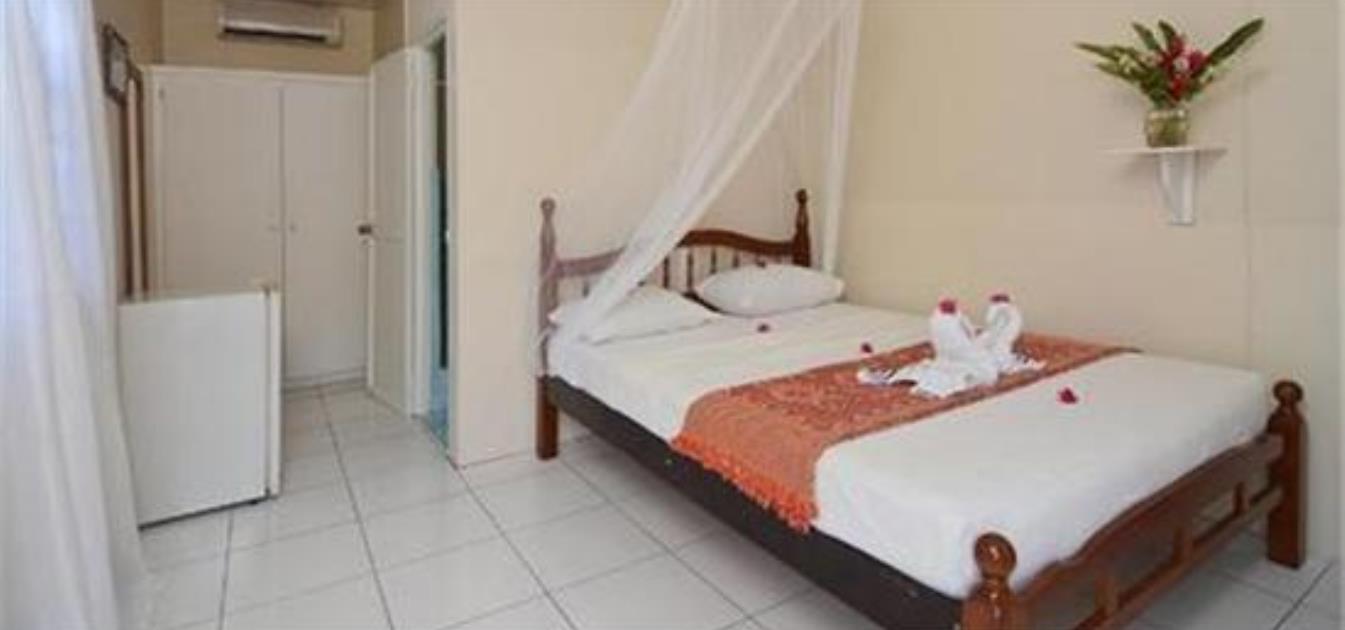 vacation-rentals/st-vincent-and-the-grenadines/bequia/lower-bay/keegan's-guest-room-coral-beach