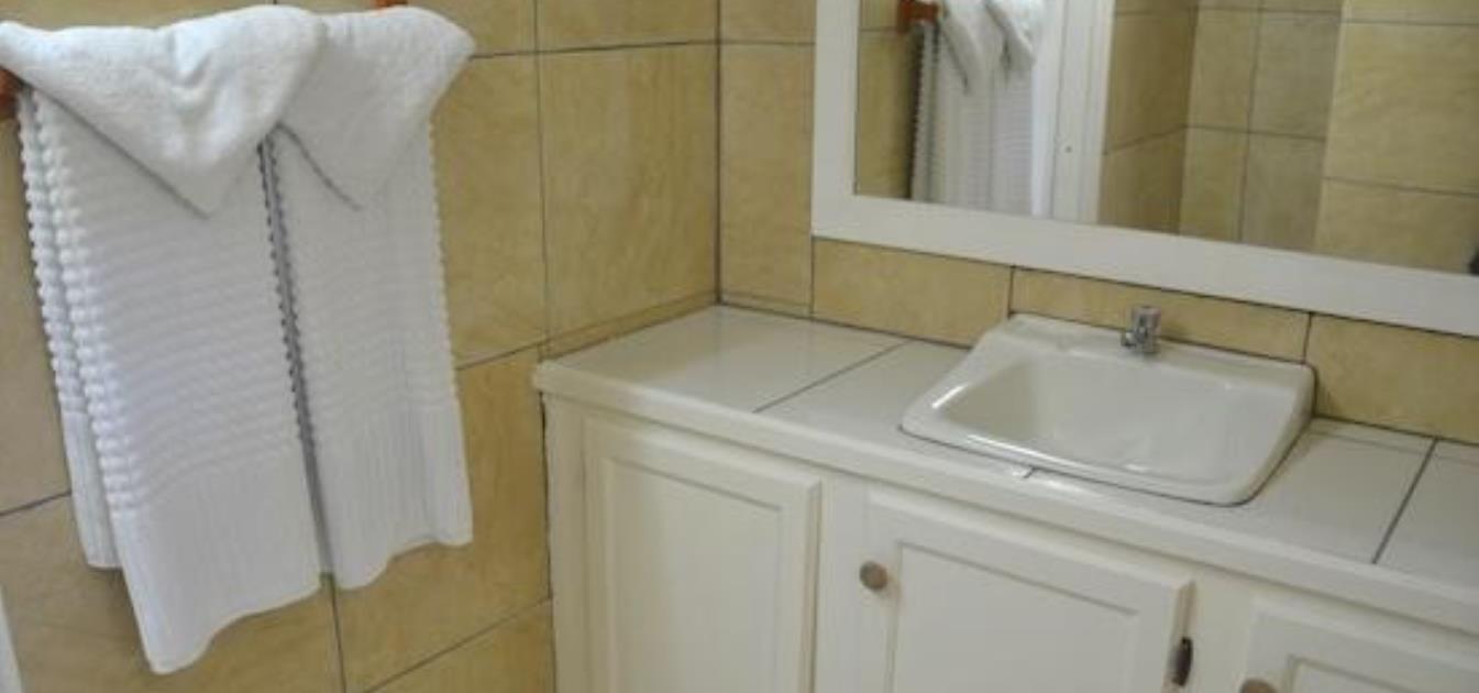 vacation-rentals/st-vincent-and-the-grenadines/bequia/lower-bay/keegan's-guest-room-beach-comber