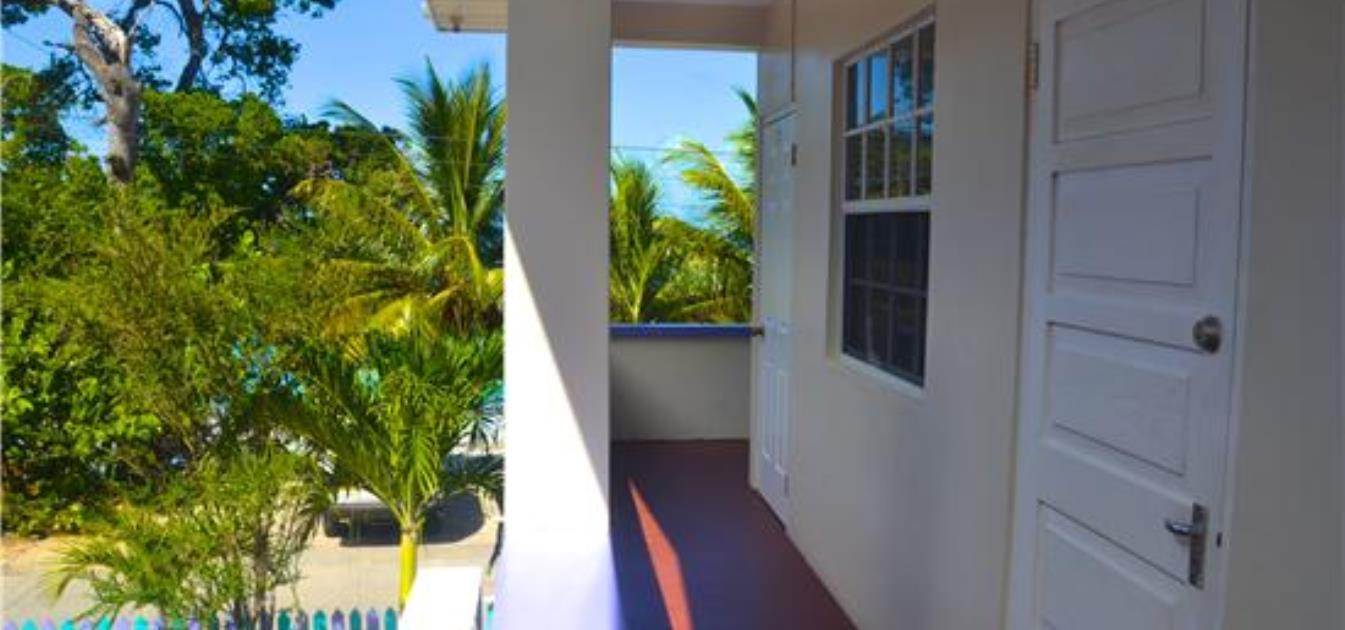 vacation-rentals/st-vincent-and-the-grenadines/bequia/lower-bay/keegan's-guest-room-beach-comber