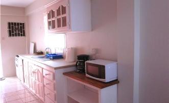 Buttercup Cottage Anthurium Apt