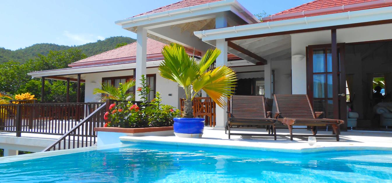 vacation-rentals/st-vincent-and-the-grenadines/bequia/crescent-bay/beachfront-plantation-house-ijeoma