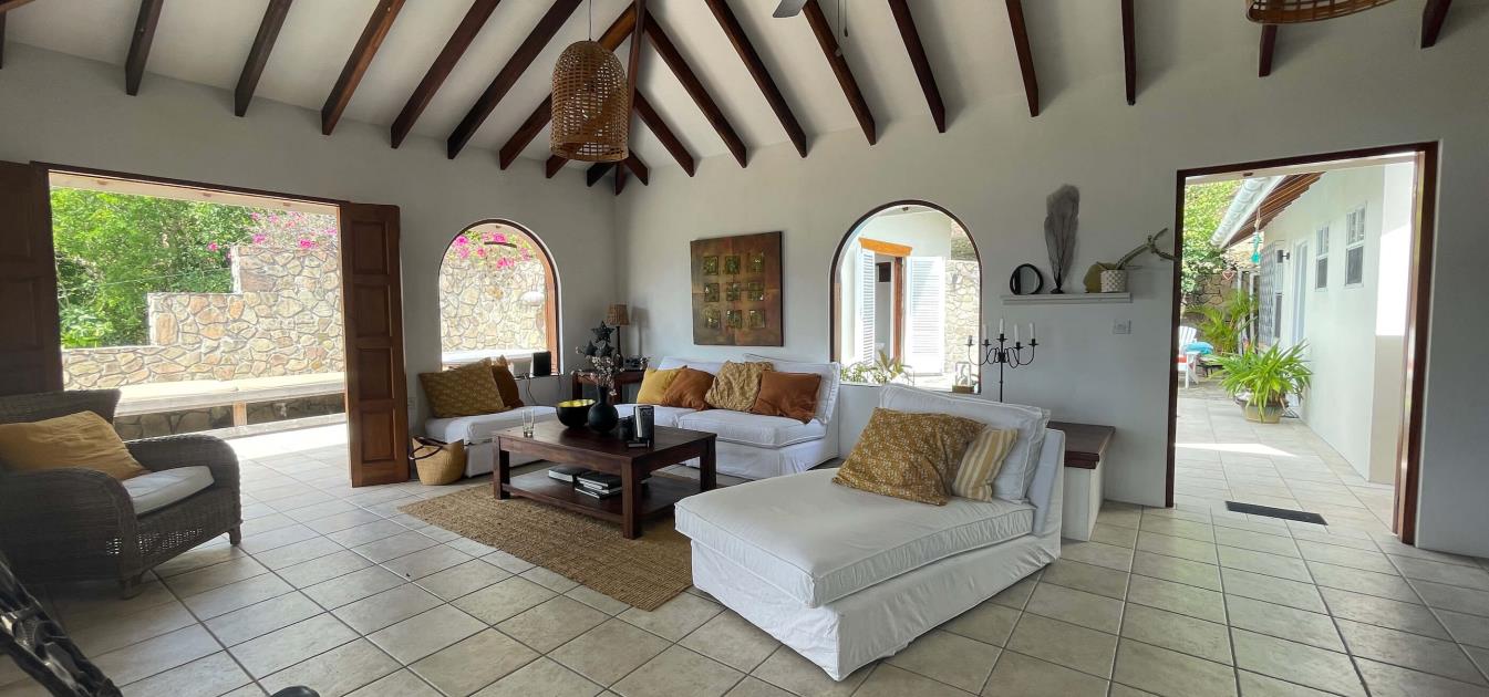 vacation-rentals/st-vincent-and-the-grenadines/bequia/ocar/harbour-view-villa