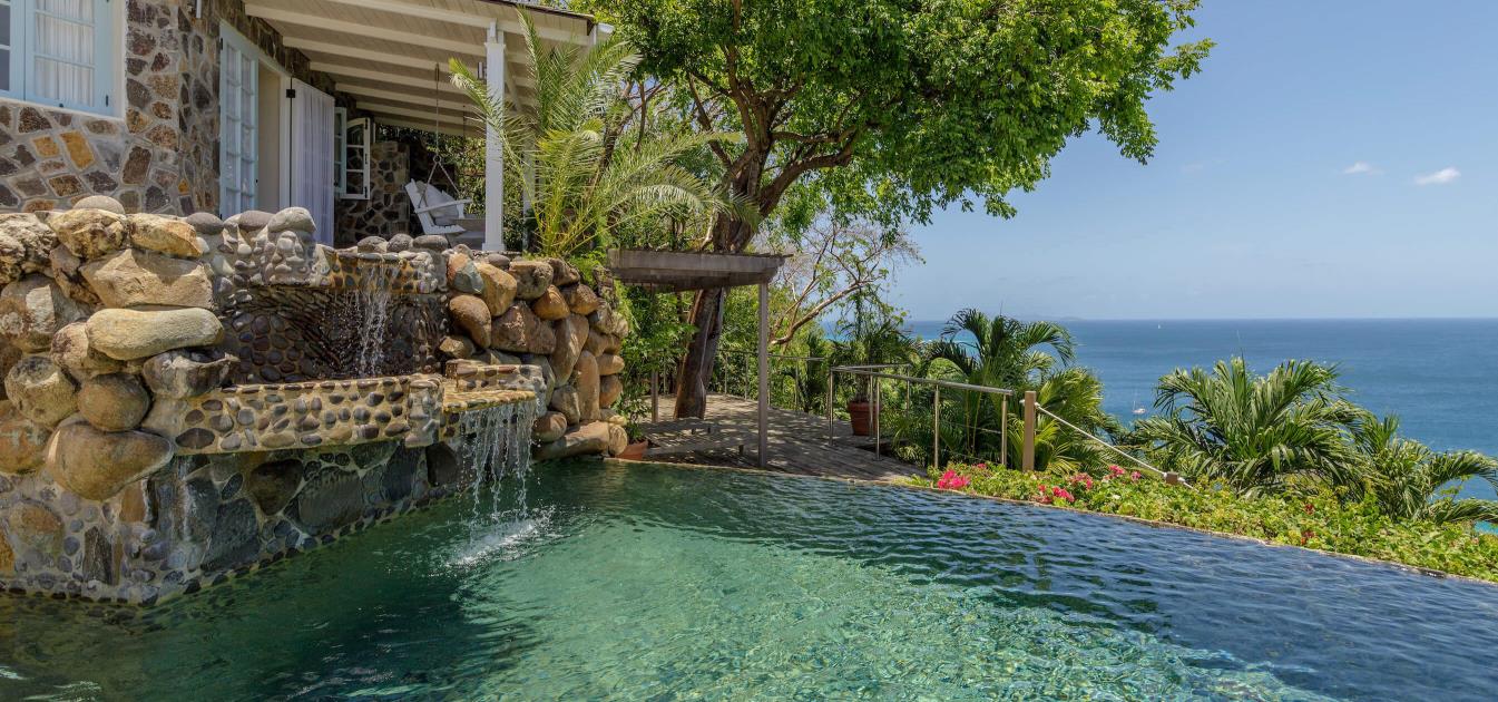 vacation-rentals/st-vincent-and-the-grenadines/mustique/britannia-bay/greystone