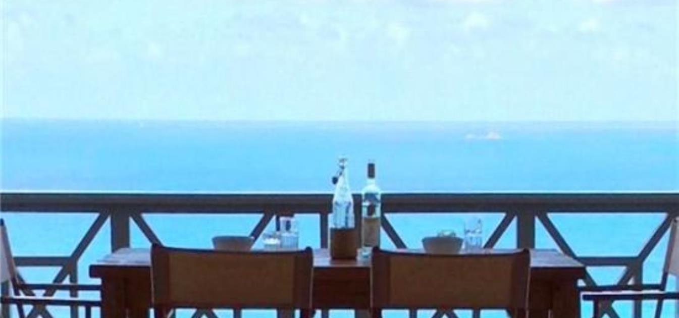 vacation-rentals/st-vincent-and-the-grenadines/union-island/union-island/sur-un-nuage-villa