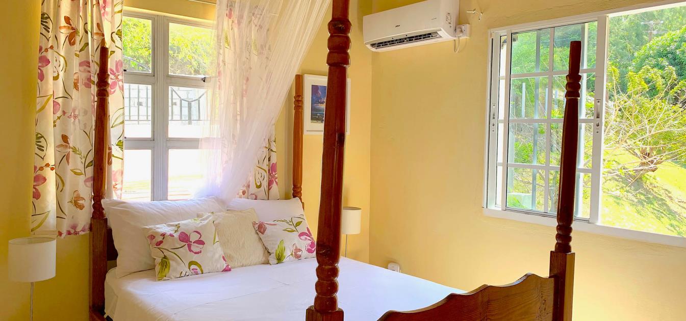 vacation-rentals/st-vincent-and-the-grenadines/bequia/port-elizabeth/harbour-view-1-st-james-apt-upper-floor