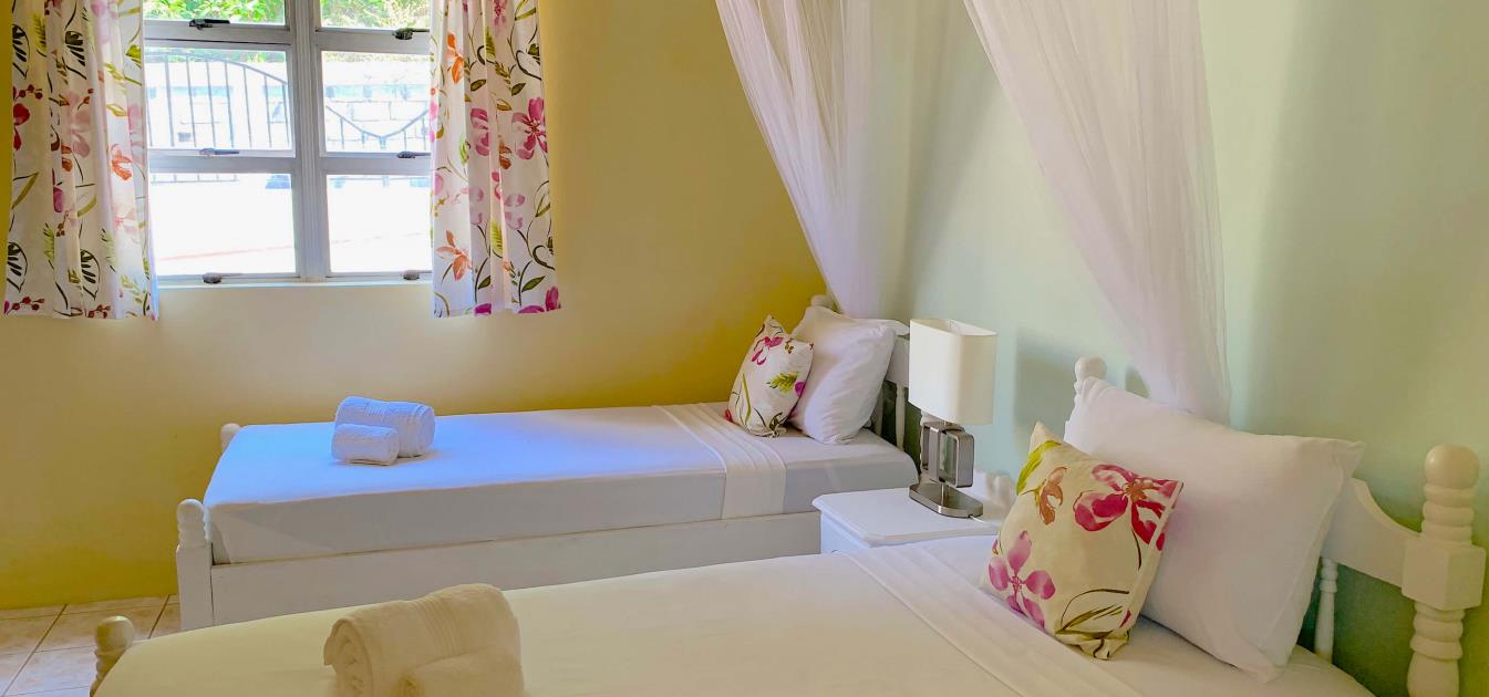 vacation-rentals/st-vincent-and-the-grenadines/bequia/port-elizabeth/harbour-view-1-st-james-apt-upper-floor