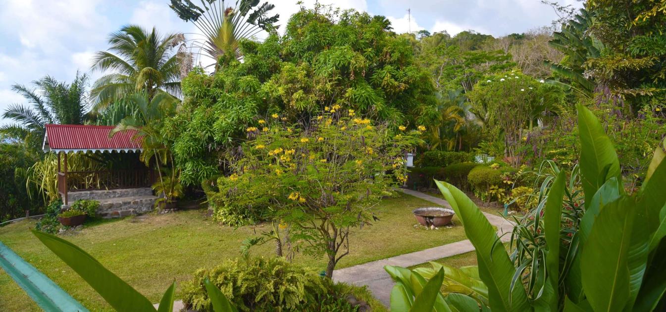 vacation-rentals/grenada/grenada-island/victoria/mount-edgecombe-plantation-nutmeg-room-3