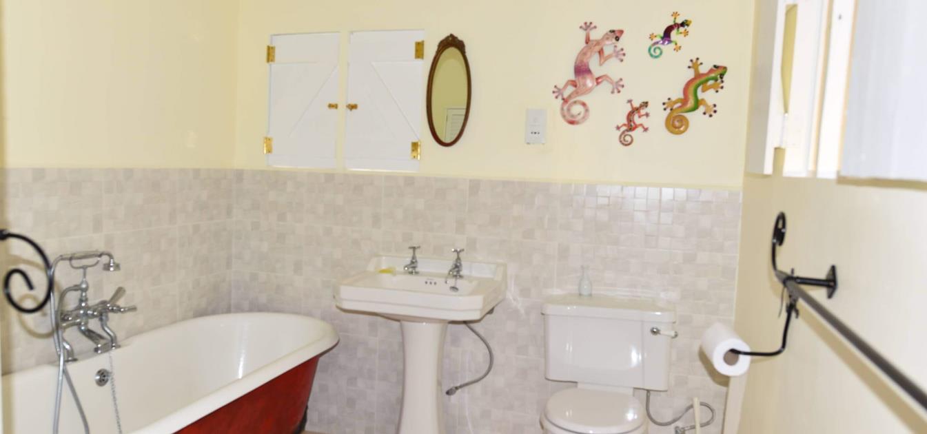 vacation-rentals/grenada/grenada-island/victoria/mount-edgecombe-plantation-nutmeg-room-4