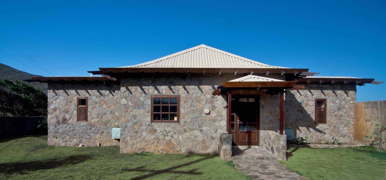 vacation-rentals/st-vincent-and-the-grenadines/bequia/crown-point/look-yonder-villas-windward-cottage