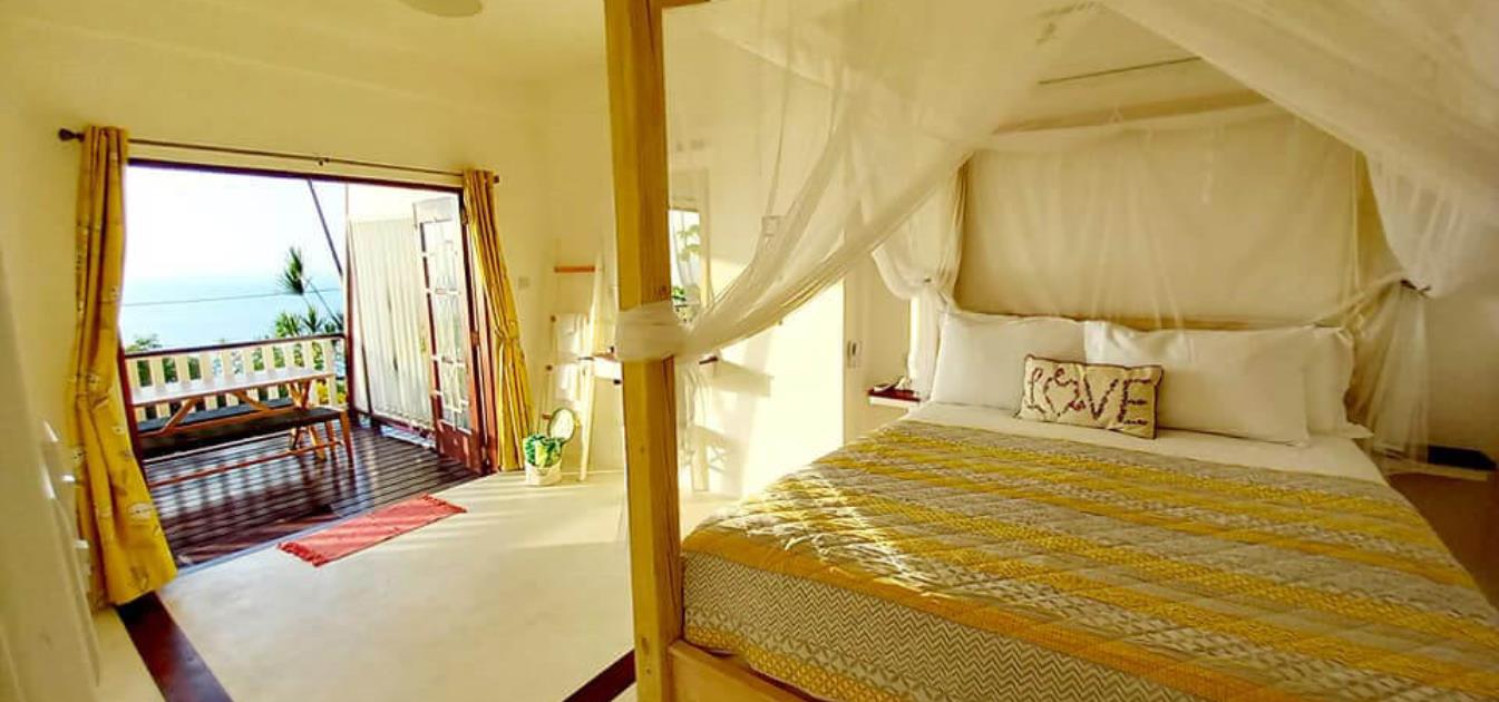 vacation-rentals/st-vincent-and-the-grenadines/bequia/lower-bay/the-lookout-hummingbird-deck