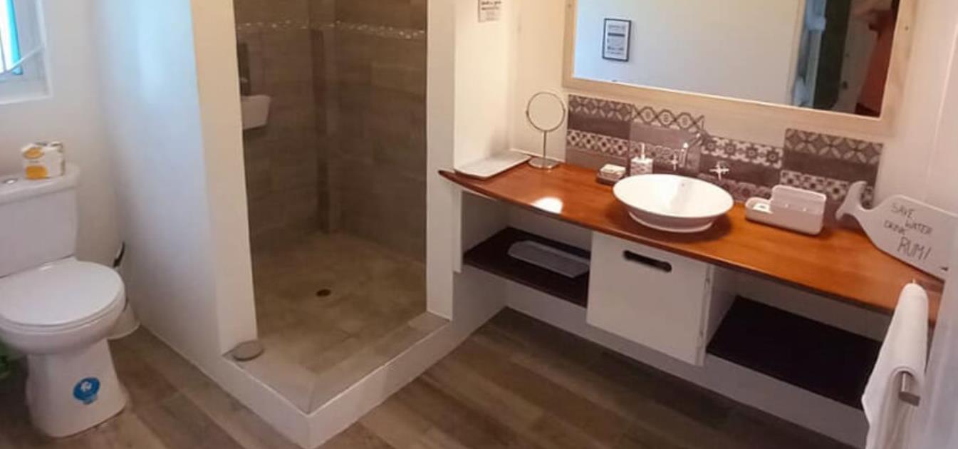 vacation-rentals/st-vincent-and-the-grenadines/bequia/lower-bay/the-lookout-hummingbird-deck