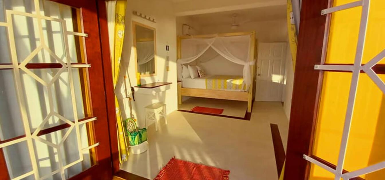 vacation-rentals/st-vincent-and-the-grenadines/bequia/lower-bay/the-lookout-hummingbird-deck