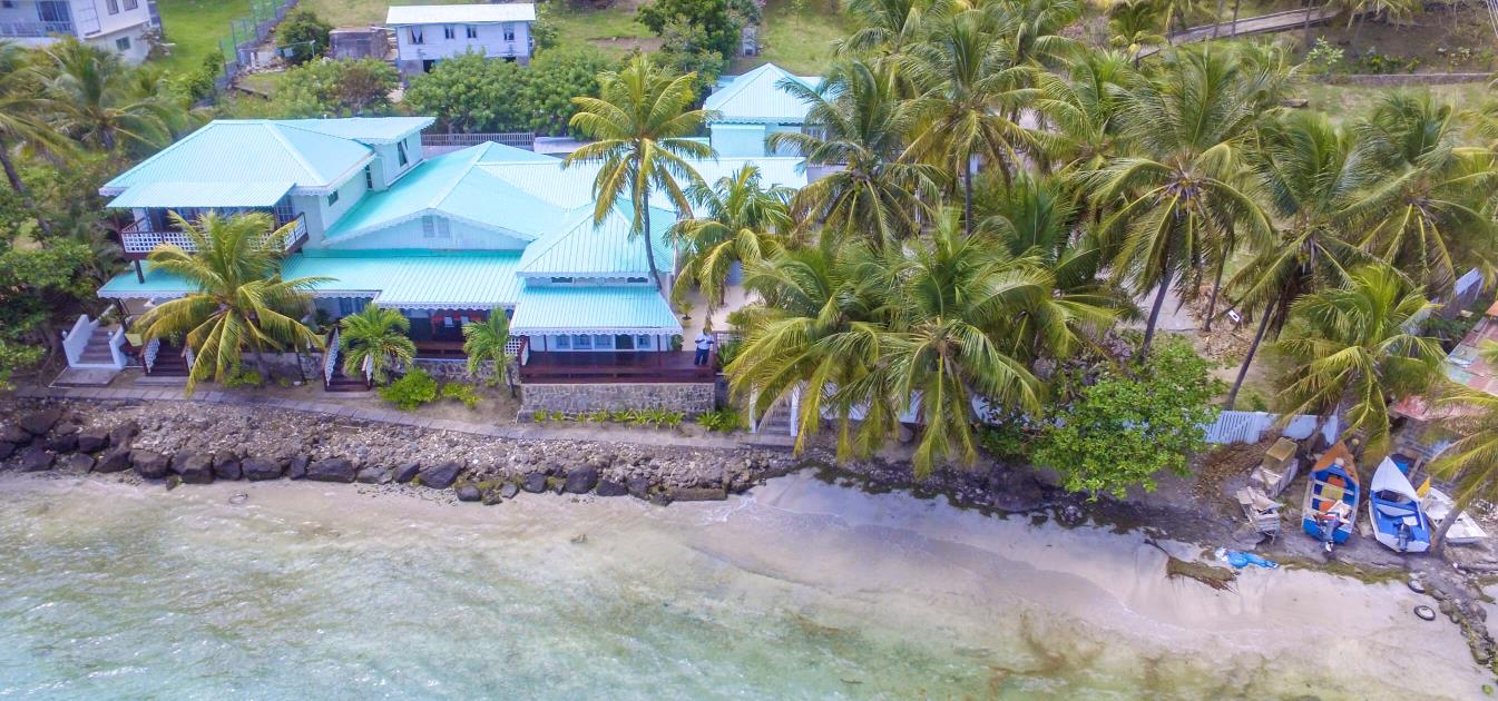 vacation-rentals/st-vincent-and-the-grenadines/bequia/friendship-bay/bequia-beachfront-estate-4-bedroom-villa