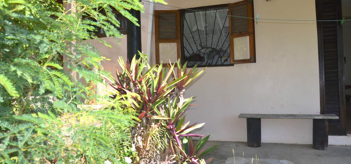 vacation-rentals/st-vincent-and-the-grenadines/st-vincent/brighton/artist-ocean-reflection-garden-studio-apartment