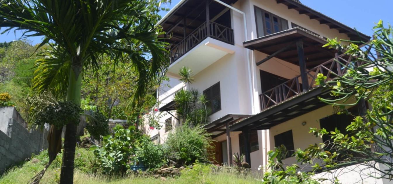 vacation-rentals/st-vincent-and-the-grenadines/st-vincent/brighton/artist-ocean-reflection-garden-studio-apartment