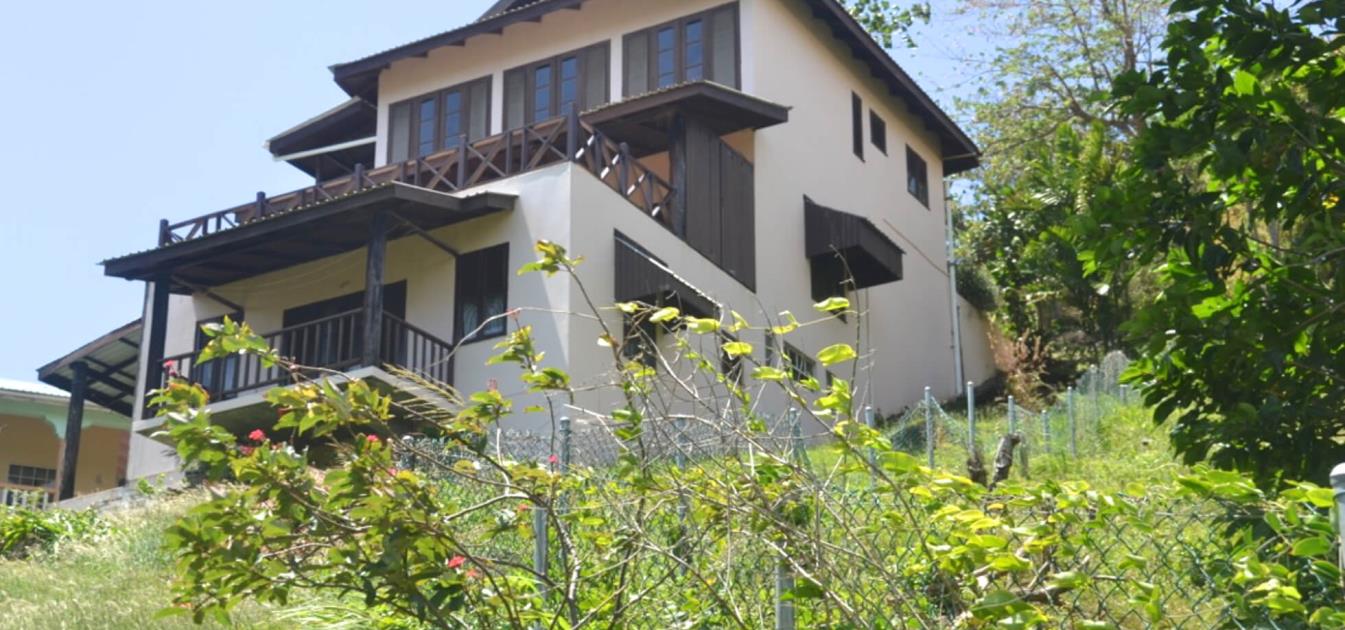 vacation-rentals/st-vincent-and-the-grenadines/st-vincent/brighton/artist-ocean-reflection-garden-studio-apartment