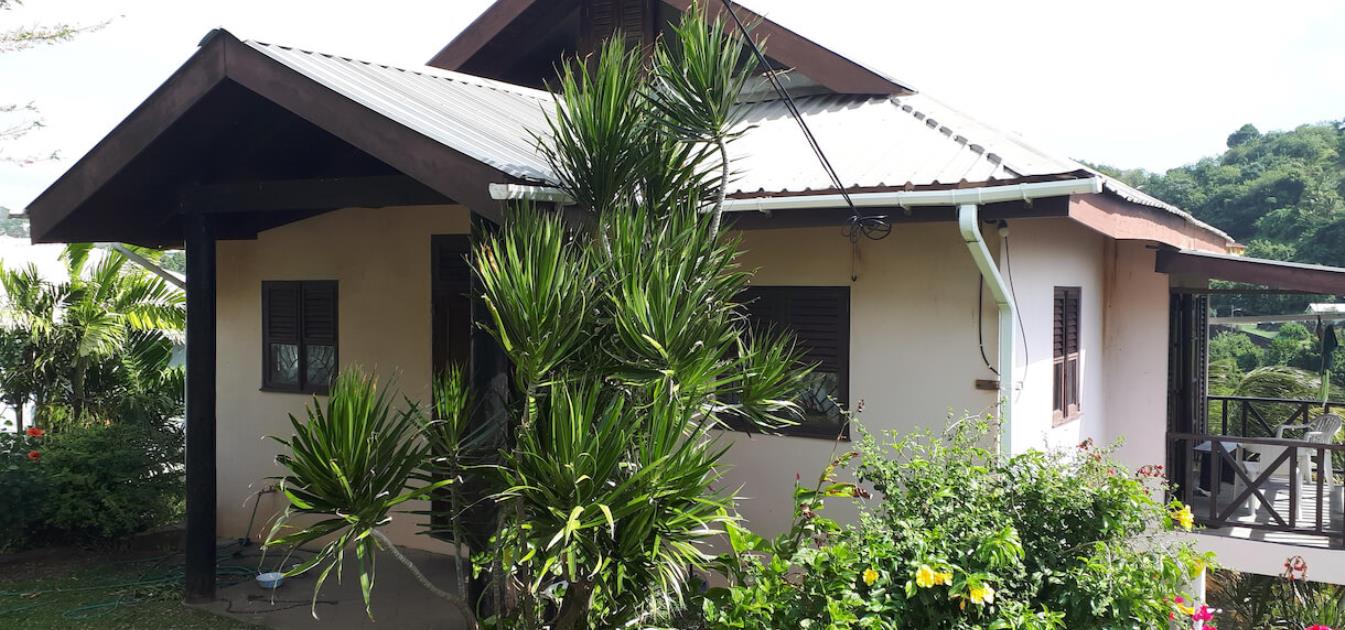 vacation-rentals/st-vincent-and-the-grenadines/st-vincent/brighton/artist-ocean-reflection-villa-and-garden-studio