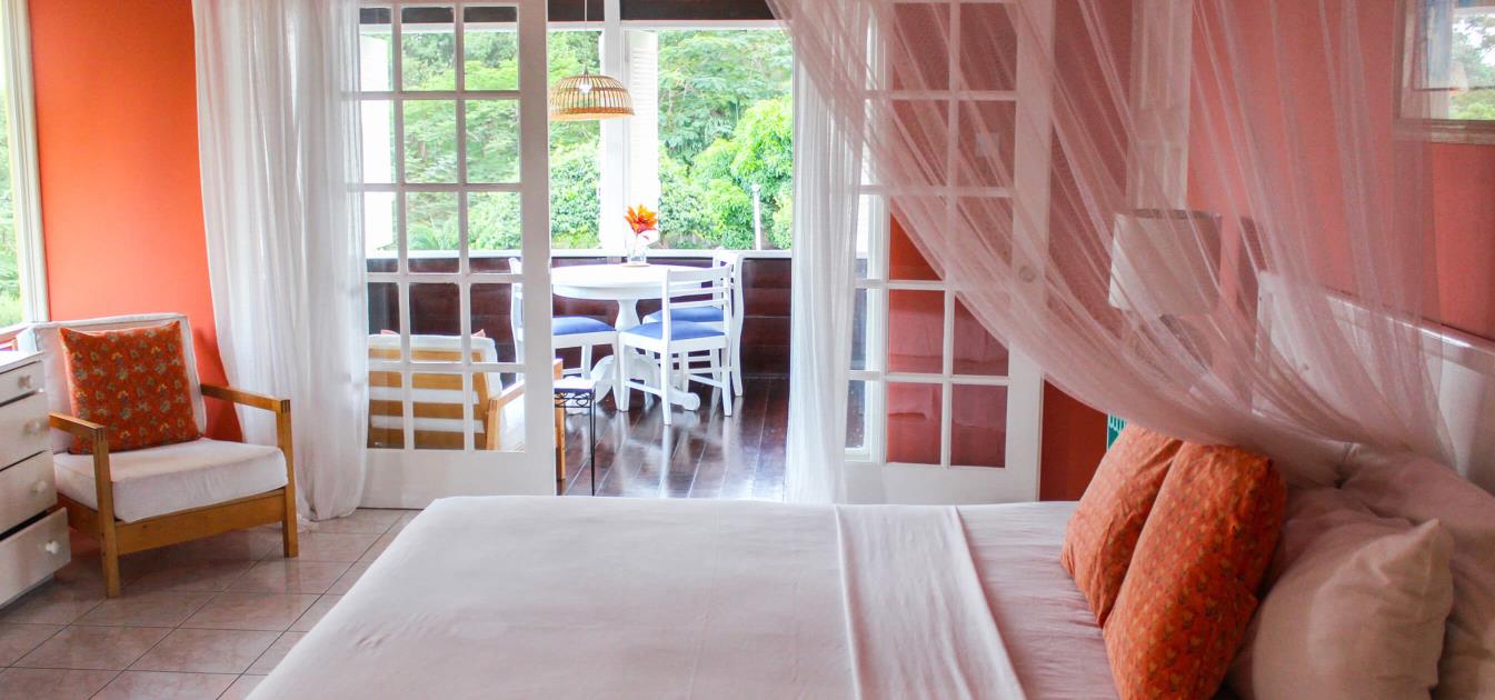 vacation-rentals/st-vincent-and-the-grenadines/bequia/friendship-bay/sugarapple-inn-pool-view