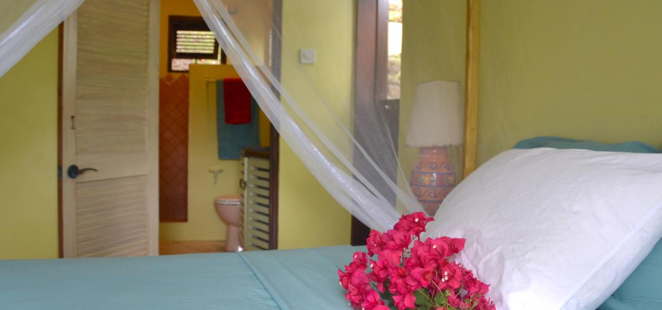 vacation-rentals/st-vincent-and-the-grenadines/bequia/belmont/elens-tree-house-long-term-rental-