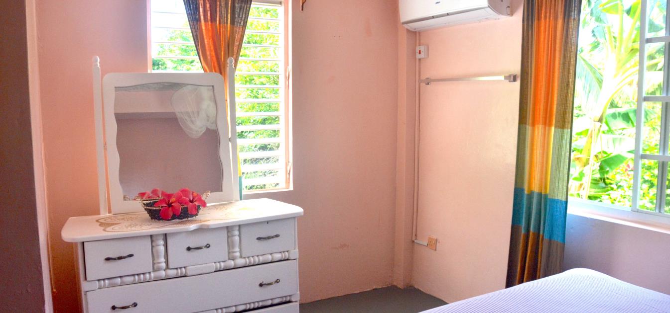 vacation-rentals/st-vincent-and-the-grenadines/bequia/friendship-bay/peaches-apartment