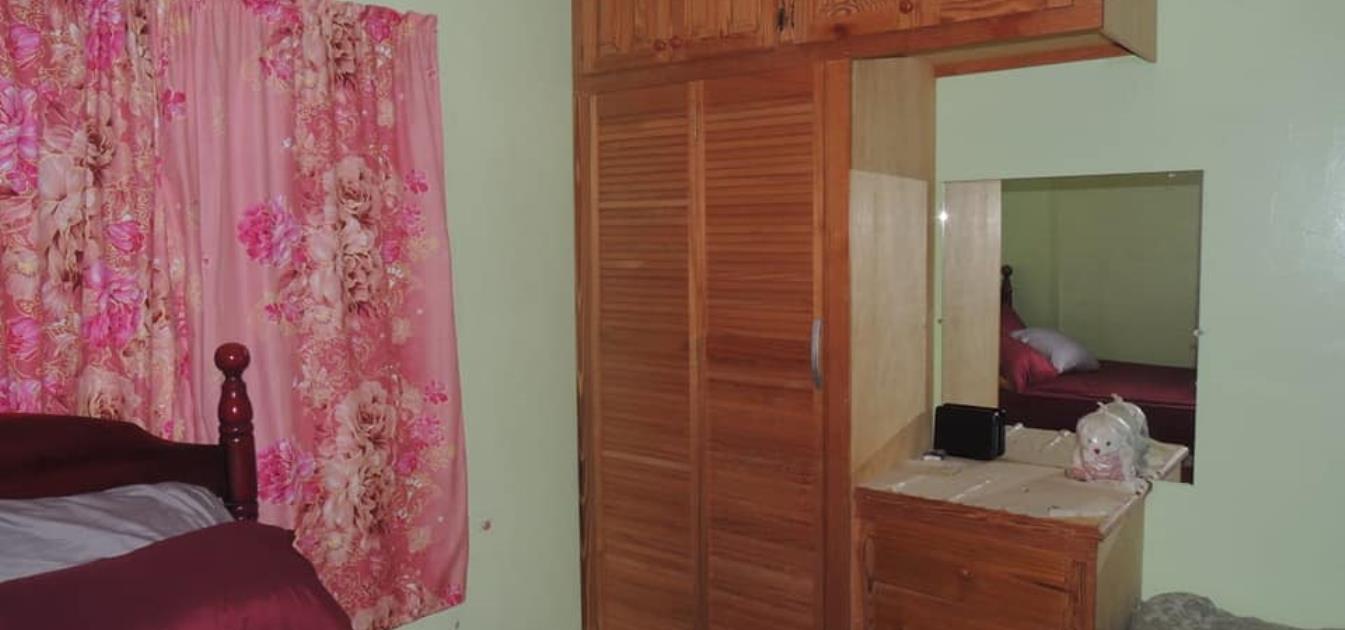 vacation-rentals/st-vincent-and-the-grenadines/bequia/hamilton/victoria's-house