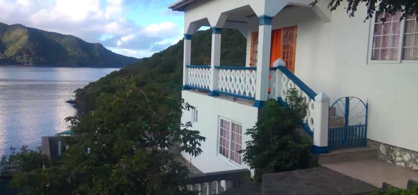 vacation-rentals/st-vincent-and-the-grenadines/bequia/hamilton/victoria's-house