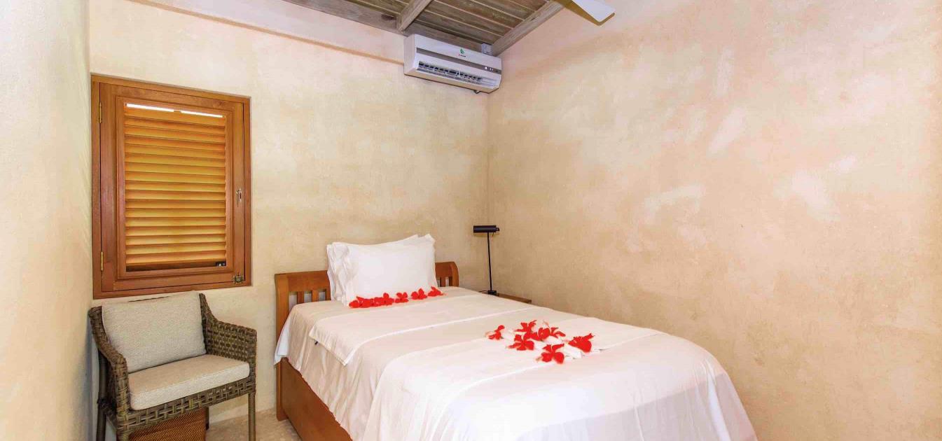 vacation-rentals/st-vincent-and-the-grenadines/bequia/spring/spring-beach-villa