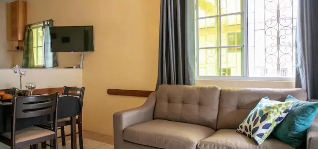 vacation-rentals/grenada/grenada-island/grand-anse/hideaway-waterfront-apt