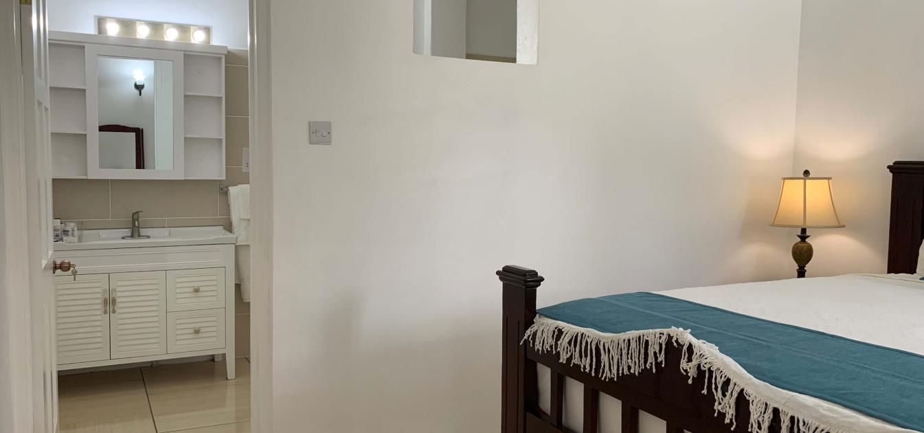 vacation-rentals/st-vincent-and-the-grenadines/bequia/friendship-bay/royal-view-apartment-1