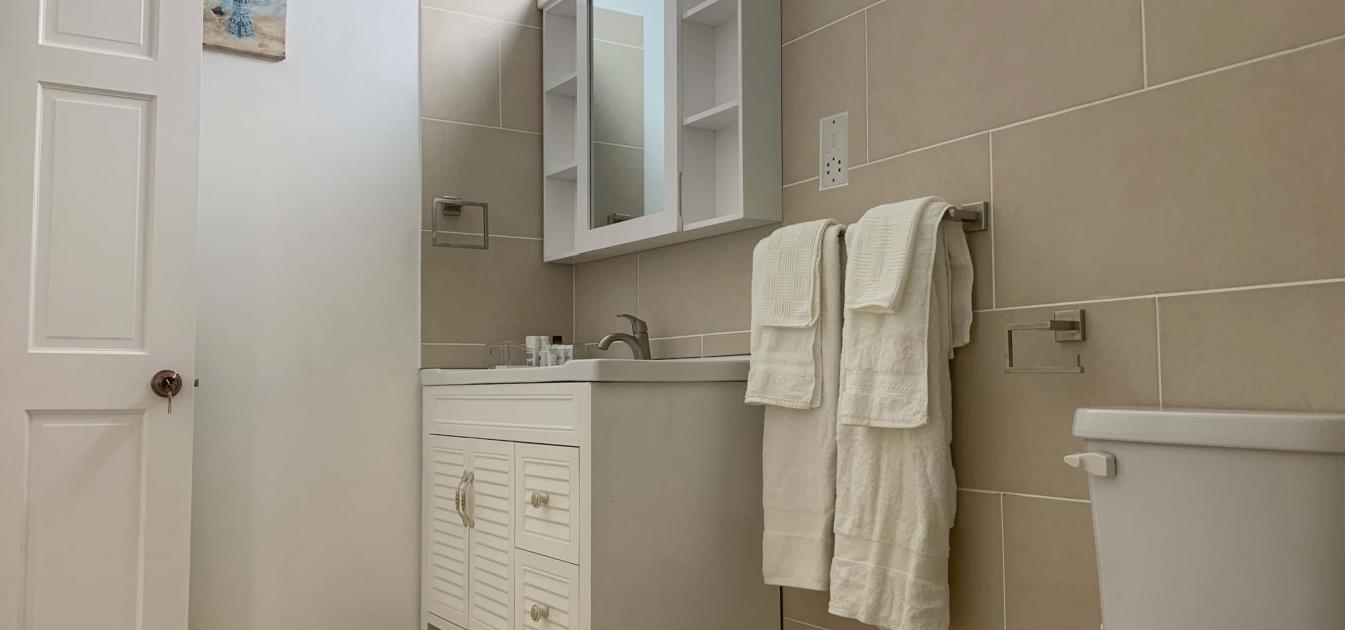 vacation-rentals/st-vincent-and-the-grenadines/bequia/friendship-bay/royal-view-apartment-1