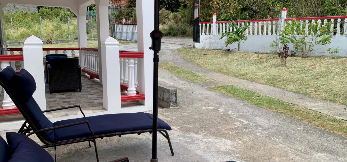 vacation-rentals/st-vincent-and-the-grenadines/bequia/friendship-bay/royal-view-apartment-1