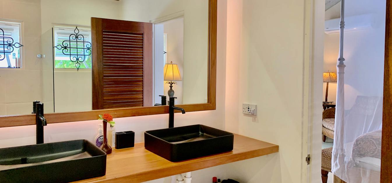 Stone House & Cottage with Land